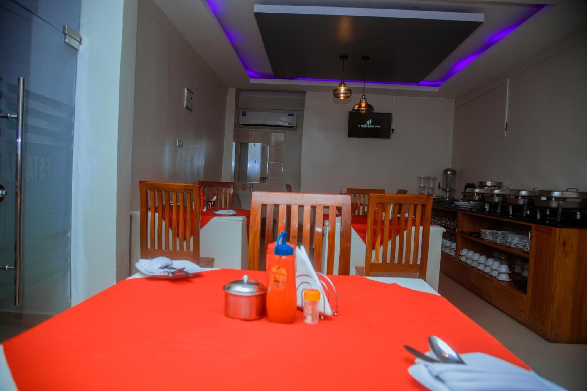 Le Grand Marie Hotel Dar es Salaam Bagian luar foto