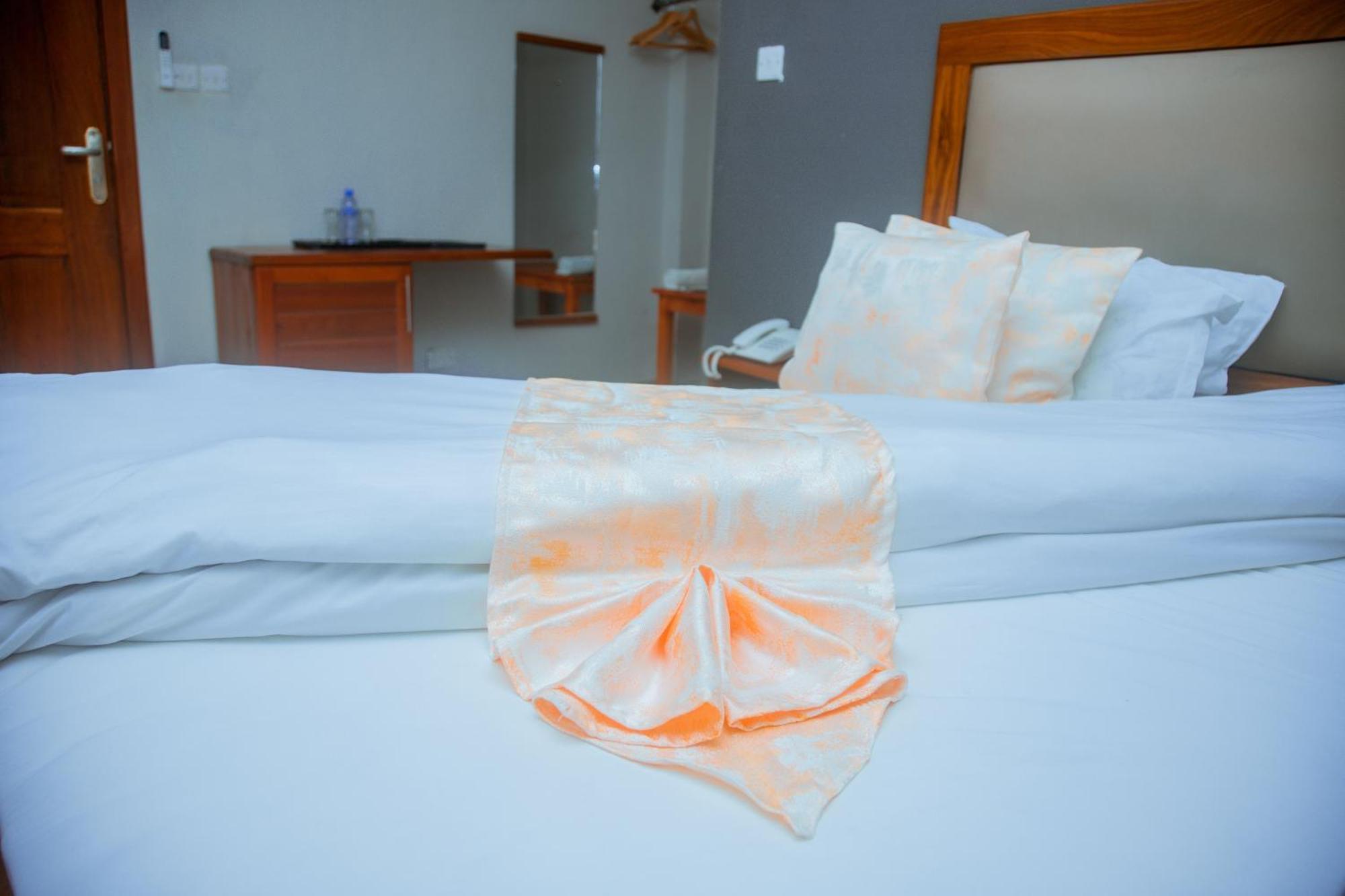 Le Grand Marie Hotel Dar es Salaam Bagian luar foto